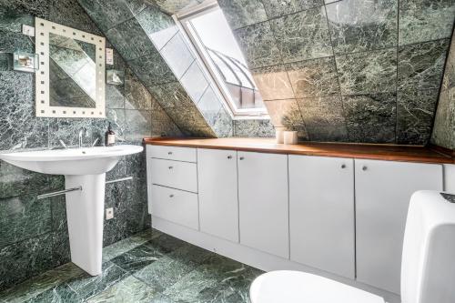 a bathroom with a sink and a mirror at Holstebro Apartments in Holstebro