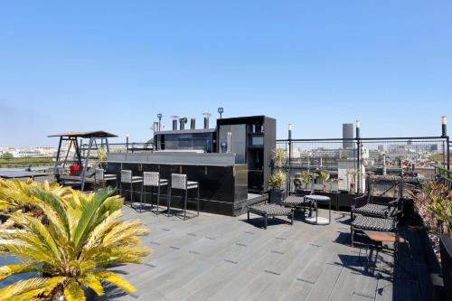TBS 602 - Superb Penthouse Eiffel with View