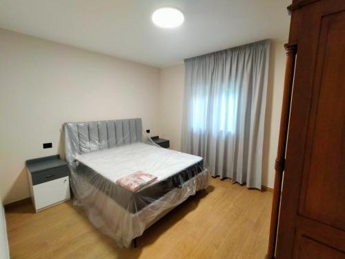 a small bedroom with a bed and a window at Sole & Mare in Palmi