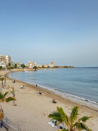 Apartamento nuevo frente al mar en Alicante