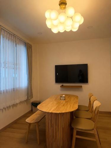 a room with a table and a flat screen tv at Cloud Nest House Betong in Betong