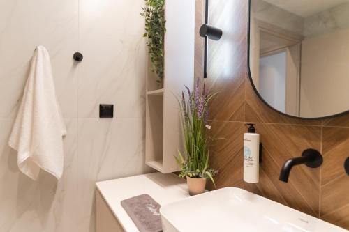 Raise Dragoumi Elegant Suite