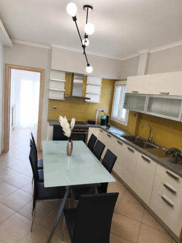 House Lux Loft - Spacious Stay in Thessaloniki
