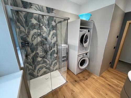 a laundry room with a washer and a washing machine at Casa Vian in Vigo di Fassa