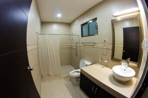 Koupelna v ubytování Hotel & Suites Domani