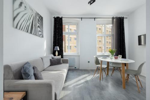 Emilii Plater Cozy Studio by BookingHost