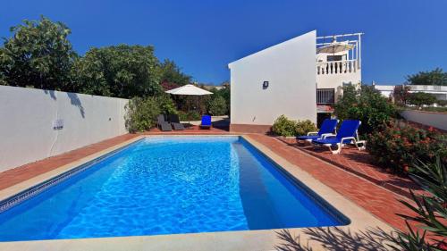 a swimming pool in the backyard of a house at Casa Fole in Boliqueime