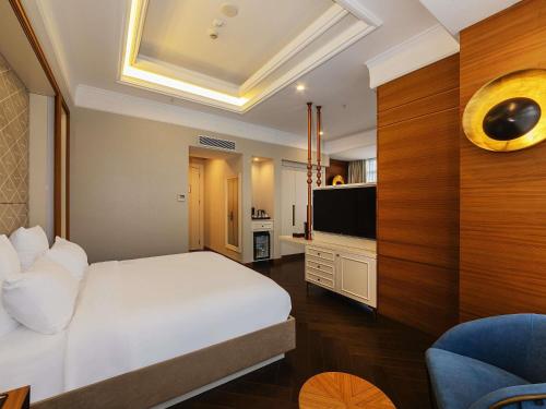 Family King Suite with Two Sofa Beds