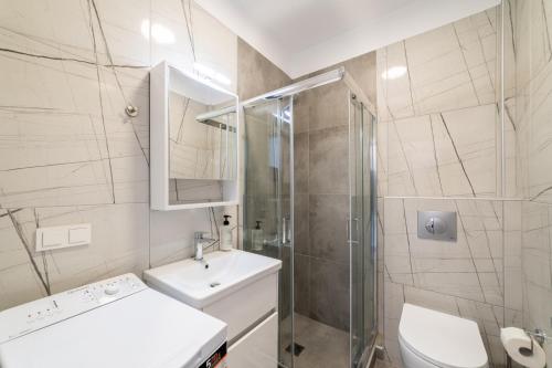 a bathroom with a toilet and a sink and a shower at Danai & Palm Stay Complex by Horizon Homes in Ofrínion