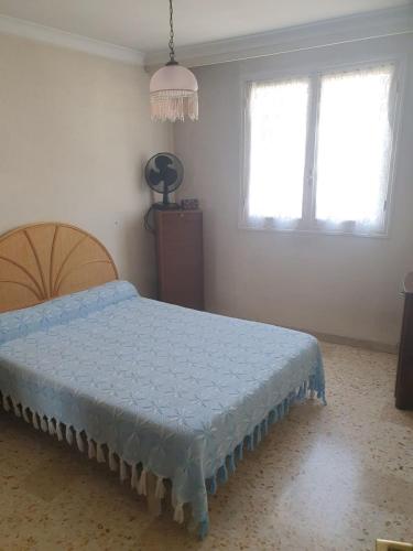 room for rent staying with a resident