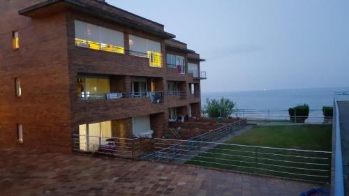 Gallery image of Apartamentos Zenit Mar in Noja
