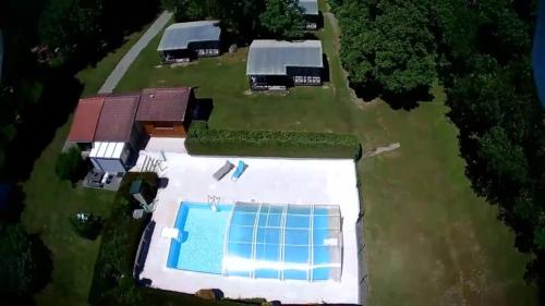 an aerial view of a house with a swimming pool at Camping 3 étoiles - Piscine - ccbgaig in Loubeyrat