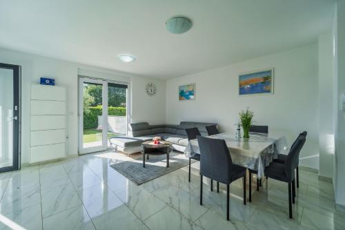 Apartment Lukanec 2 Malinska
