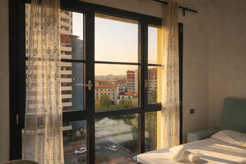 Modern Top Floor Studios in Porta Romana with Free Parking and Lift