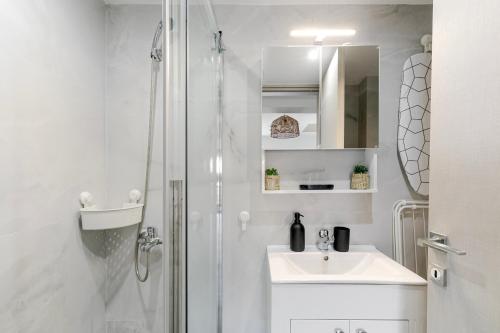 Zeni - Stylish Studio & Balcony in Athens