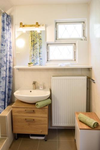 a bathroom with a sink and a window at Magyar Tenger Pihenőház, for 2-8 person, 105 m2, garden, pool, free parking, 5 min from the Lake, Balatonakarattya in Balatonakarattya
