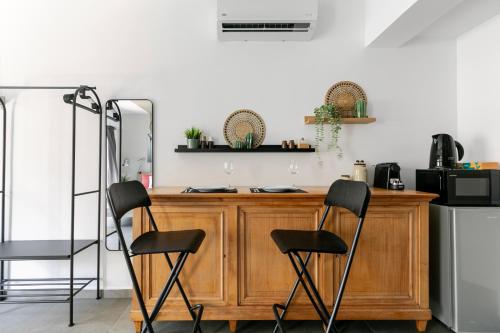 Zeni - Stylish Studio & Balcony in Athens