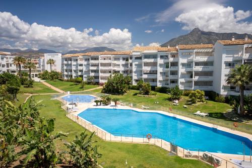 MARBELLA BANUS SUITES - Banús Playa Rocío - Premium 2BR - 2BA - Direct Beach Access - Stunning Sea & Garden Views - Outdoor Terrace - Super Bright - Pool - 3 Min Walk to Puerto Banús