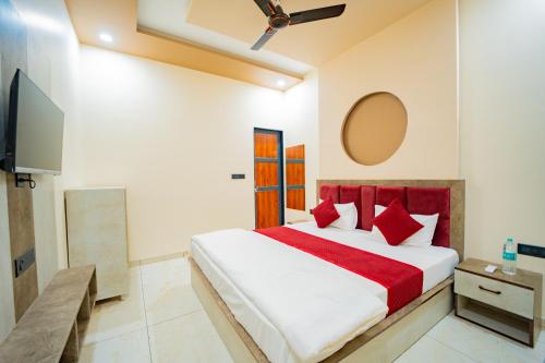 a bedroom with a bed and a flat screen tv at Hotel Galaxy 700 - A Luxury Hotel Near KhatuShyamJi Temple in Khātu