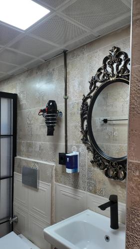 a bathroom with a mirror and a sink at Hızmalı OTEL in Urfa