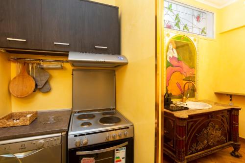 Eclectic 4-Bed, 4-Bath Apt in Central Athens - AK1