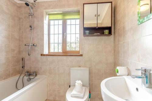 a bathroom with a toilet and a tub and a sink at 1 Bed in Bishopston oc-hh654 in Bishopston