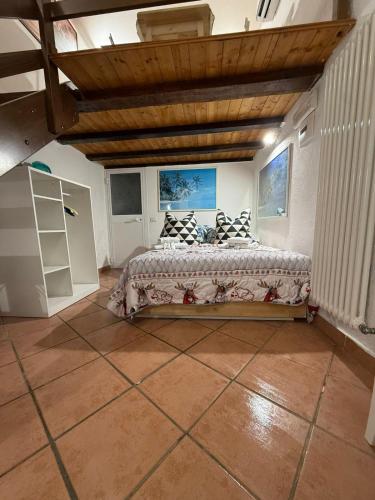 a bedroom with a bed with pillows on it at Il Soppalco in Corniglia