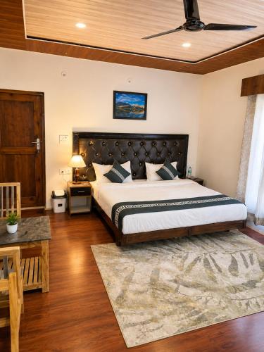 a bedroom with a large bed and a ceiling at Hotel Nubra Delight and Camps in Hundar