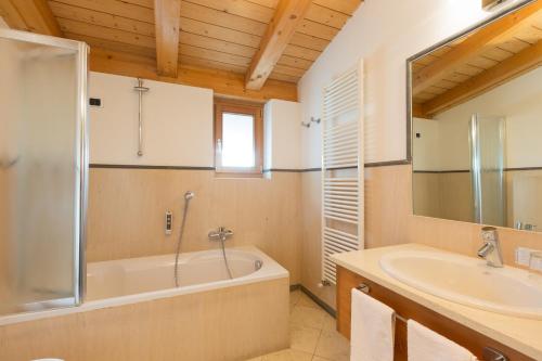 Koupelna v ubytování Hotel Touring