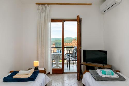 Apartments Pino Rabac