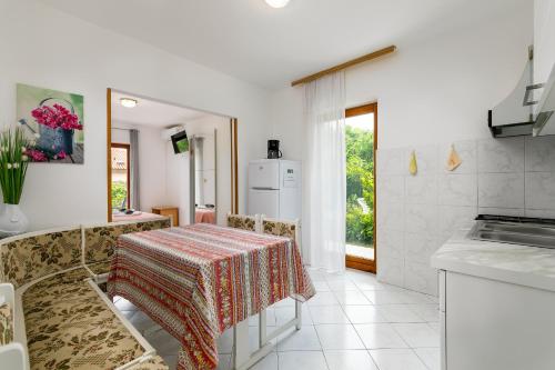 Apartments Pino Rabac