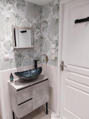 a bathroom with a sink and a mirror at Les aires in Tourbes