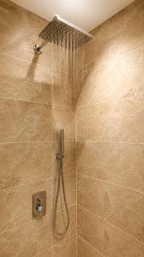 a shower with a shower head in a bathroom at Bosaso Airport Hotel in El Ad
