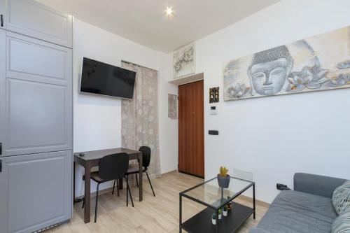 Xenia Milano - 2 room apartment in Via Serio 2