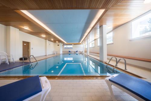 Alpenblick-Apartment mit Pool & Sauna