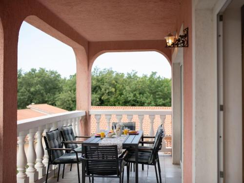 Apartment Wohnung Sabrina bis zu 8 Personen by Interhome
