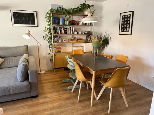 Bright Apartment with Sea Views