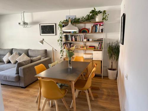 Bright Apartment with Sea Views