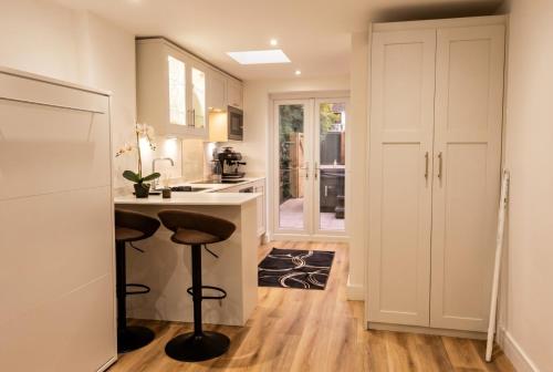 Garden Studio in Hove, Parking & Hot Tub photo 14