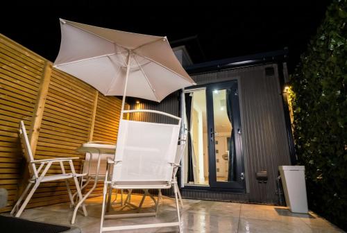 Garden Studio in Hove, Parking & Hot Tub photo 25