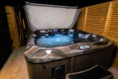 Garden Studio in Hove, Parking & Hot Tub photo 26