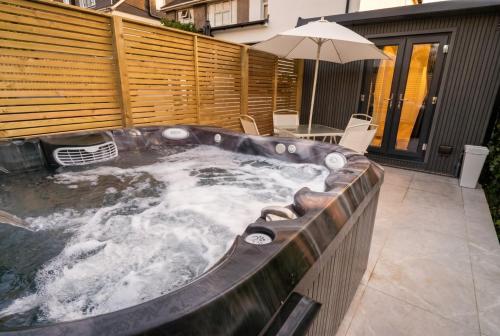 Garden Studio in Hove, Parking & Hot Tub photo 35