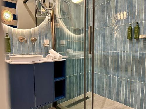 a bathroom with a sink and a shower at La PEPITE in Viareggio