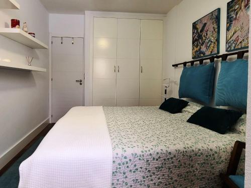 Holiday Home Modernes Luxus-Haus mit phantastischem Meerblick- beheizter Pool und WIFI by Interhome