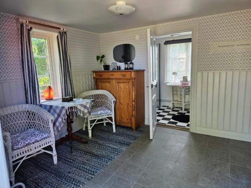 a room with a table and chairs and a room with a window at Tolvmansgården in Enköping