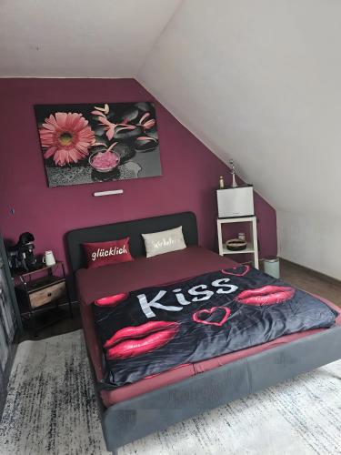 a bedroom with a bed with a purple wall at Appartement Klimaanlage WC in Mönchengladbach