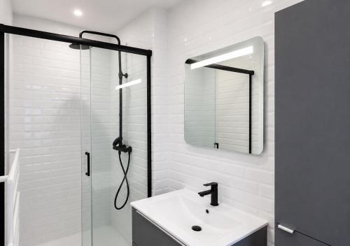 Cozy Downtown Retreat Close to Sea and Station