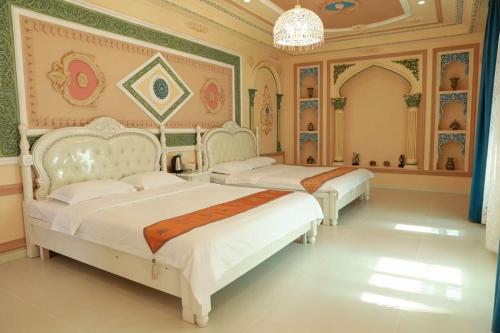 a bedroom with two beds in a room at 巷子民宿 in Kashgar