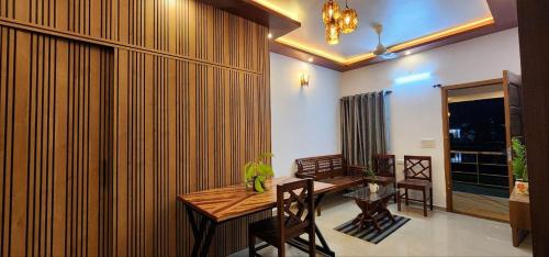a dining room with a wooden table and chairs at Pearl's Lake House in Cochin