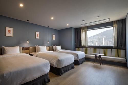 Gallery image of Bay Hound Hotel in Busan